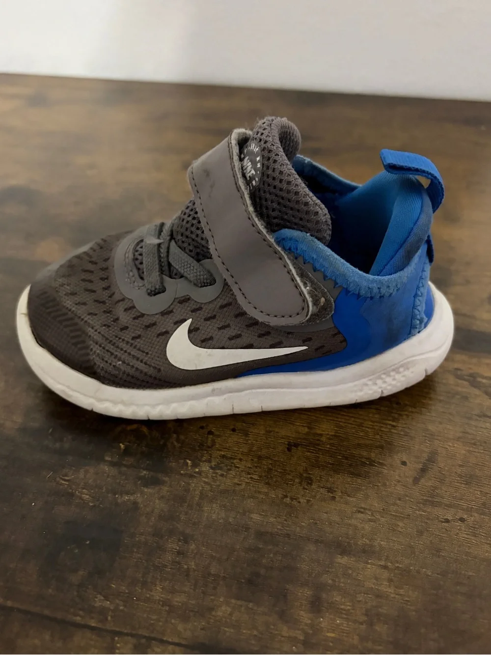 Nike Kids' Gray & Blue Athletic Sneakers | Nike Free Run | Size 7C